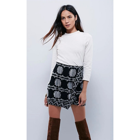 Free People Dresses & Skirts - Free People Women's size Large Wrapped In You Blanket Skirt Aztec Geometric
